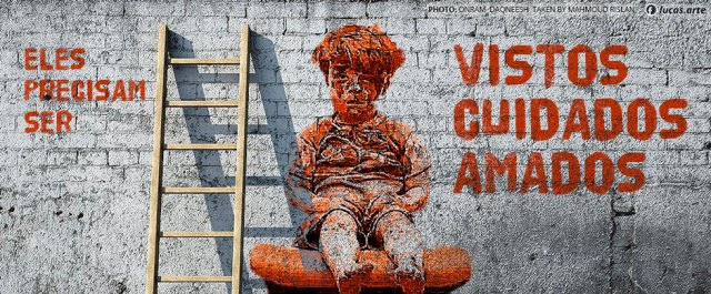 Há um muro, Omran. Há um muro entre nós. Um muro de distância. Um muro de cultura. Um muro de dogmas.